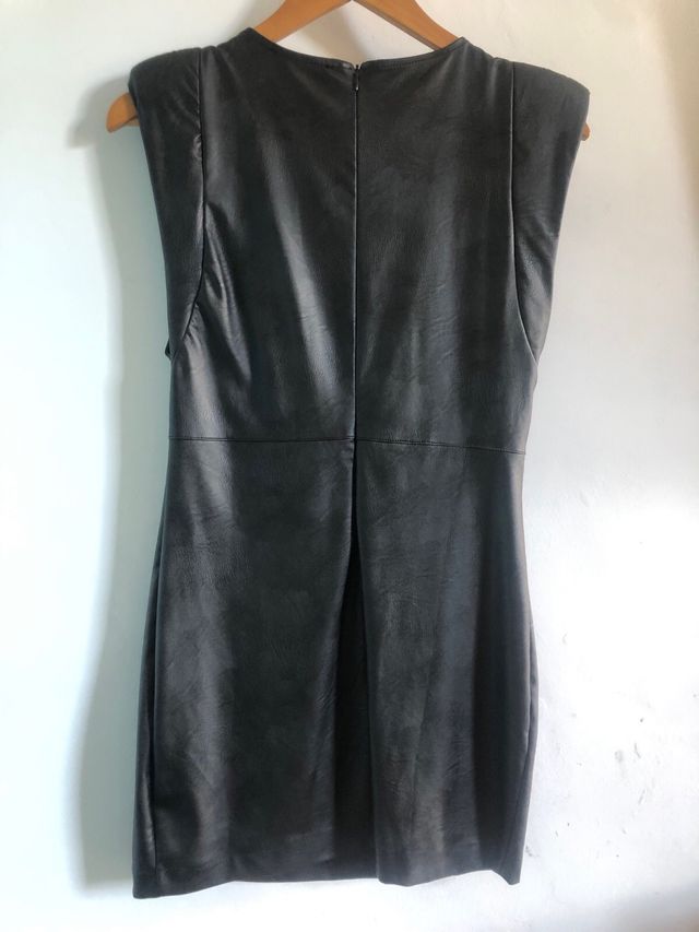 Vestido negro imitación piel