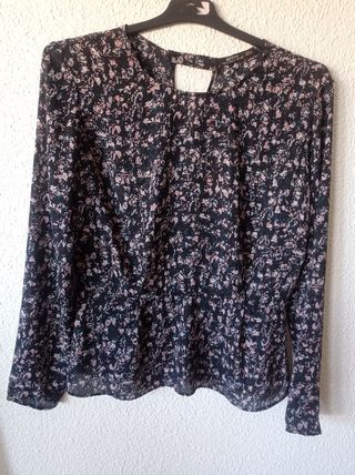 Blusa negra estampada