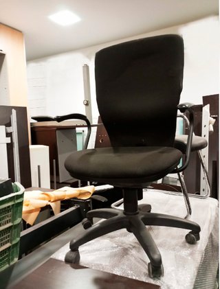 Silla de oficina giratoria y respaldo alto