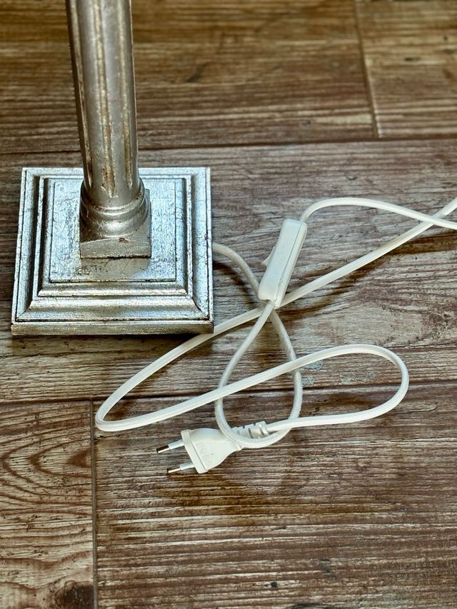 Lampara sobremesa de madera 