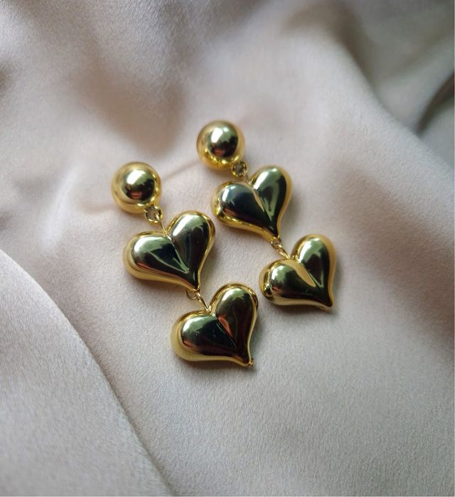 Orecchini di bigiotteria color oro