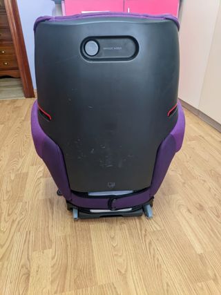 Silla seguridad para coche con sistema Isofix.