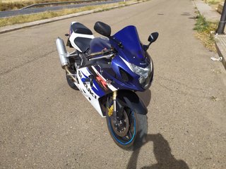 Se vende suzuki gsx r600 con permiso A2