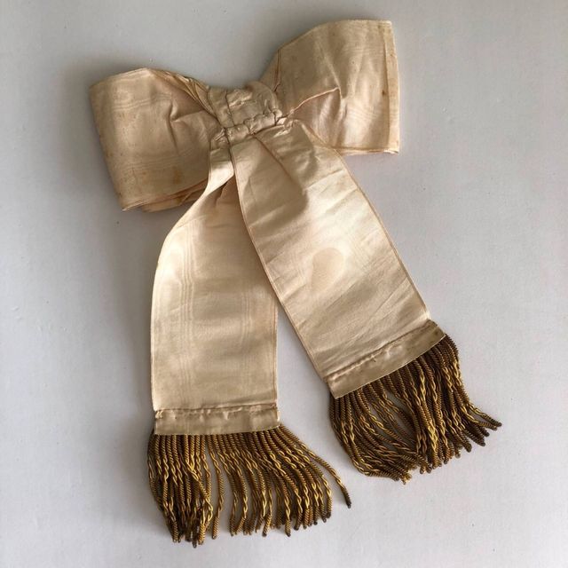 Lazo de cinta de seda de moiré antiguo