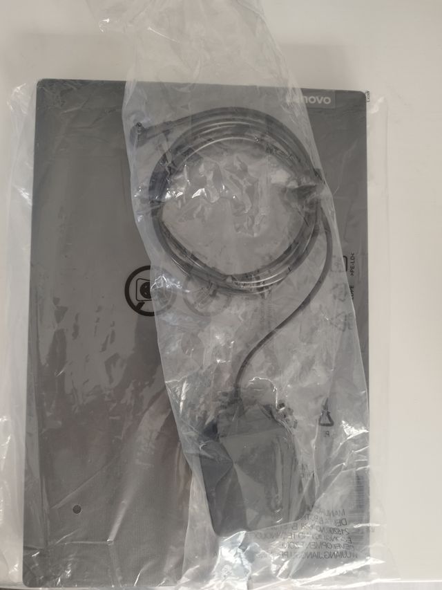 Portátil Lenovo V15 IGL