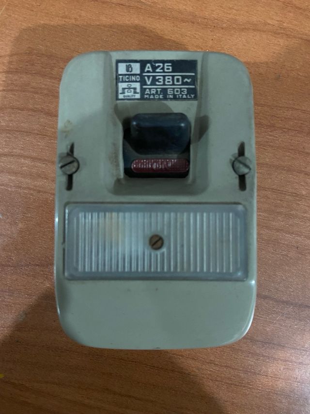 Interruttore 380 volts anni 60 marca Bticino