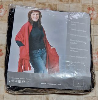 Sciarpa nera in pile con tasche