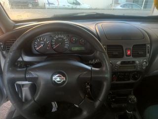 Nissan Almera 2001