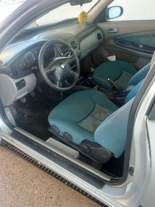 Nissan Almera 2001