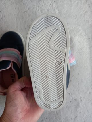 Zapatillas nuevas talla 25