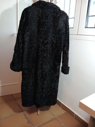 Abrigo mujer mouton negro

Pago en mano