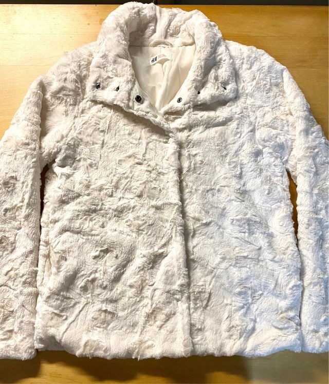 Abrigo chica HM pelo blanco