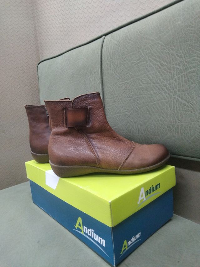 Botin piel marrón señora