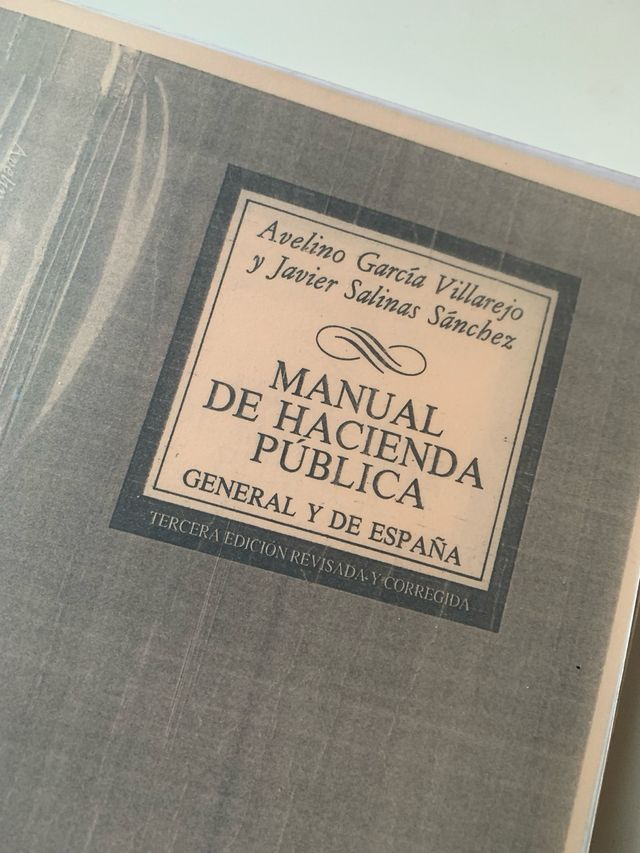 Manual de Hacienda Pública general y de España.