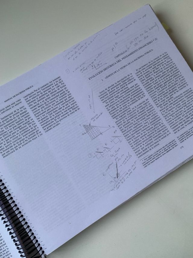 Manual de Hacienda Pública general y de España.