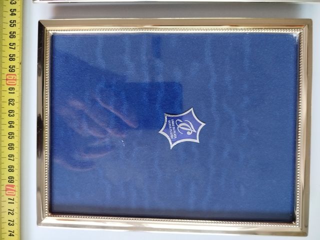 Lote 3 portarretratos de Isabel Cabanillas, metal.