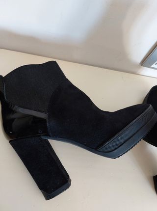 Botines negros de ante