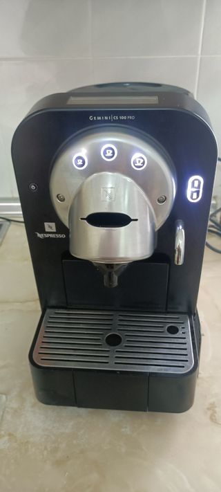 Cafetera Nespresso Cs100 Pro