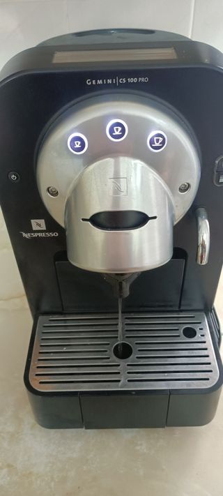 Cafetera Nespresso Cs100 Pro