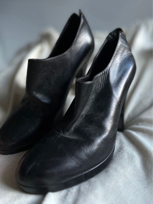 Botines negros de tacón