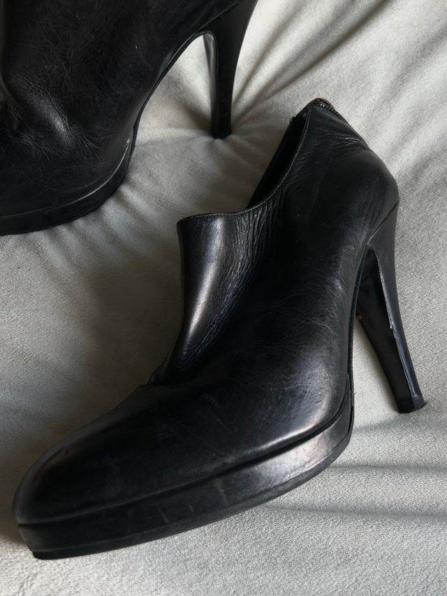 Botines negros de tacón