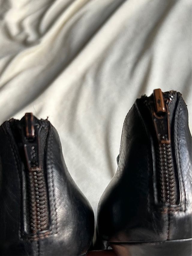 Botines negros de tacón