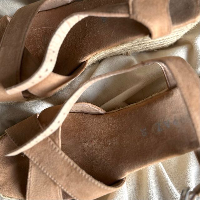 Sandalias beige de esparto de tiras