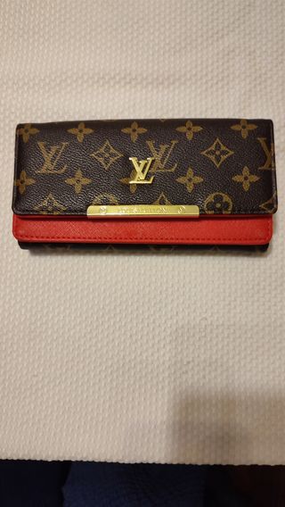 Se vende cartera de mujer auténtica de exc calidad
