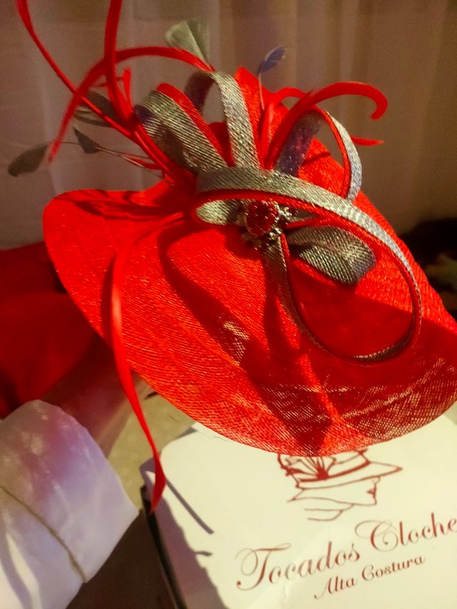 Tocado pelo, alta costura Cloche..