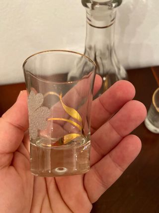 Vecchi liquori e bicchieri