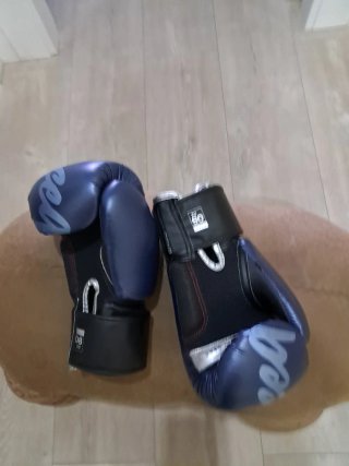 Juego billar pool table Guantes boxeo como nuevos
