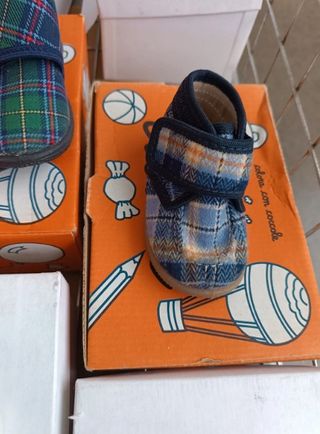 pantofoline da bambini vari colori Alcuni numeri