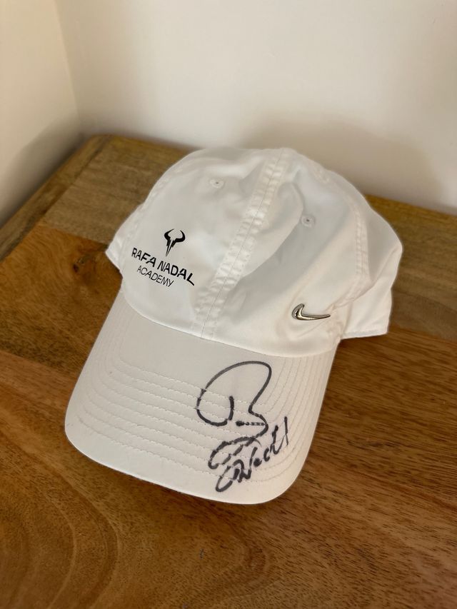Gorra firmada por Rafa Nadal