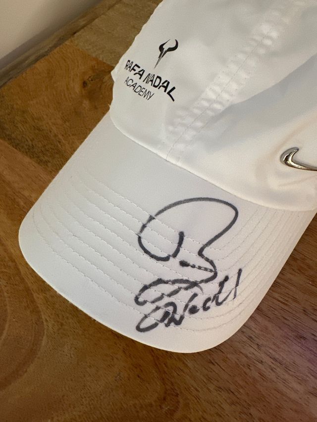 Gorra firmada por Rafa Nadal
