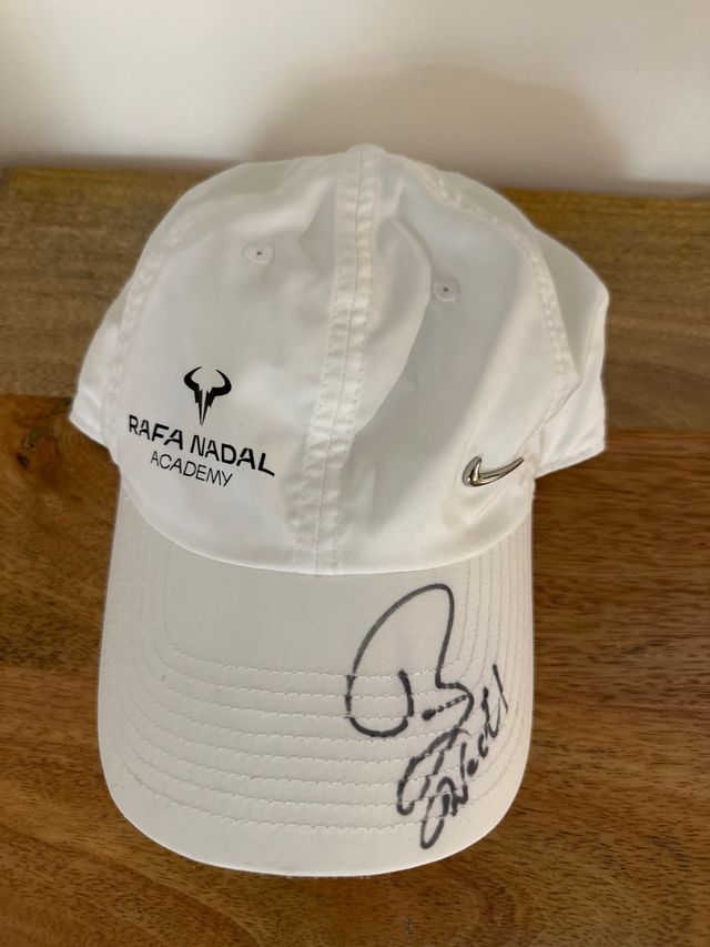 Gorra firmada por Rafa Nadal