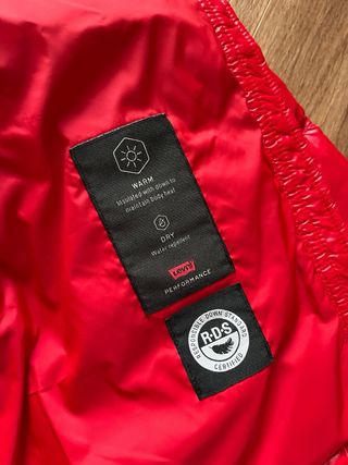 Chaqueta de plumas Levis nueva