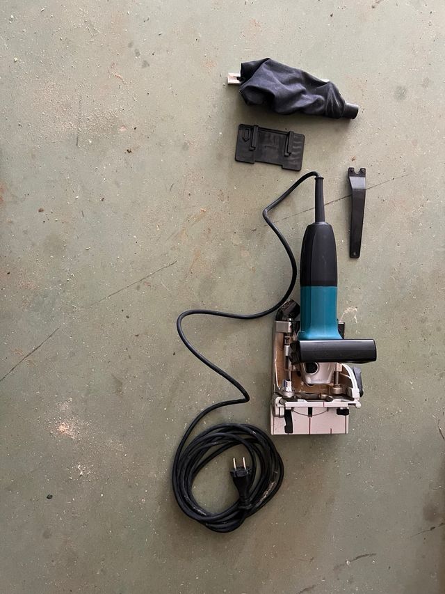 Engalletadora MAKITA para carpinteria