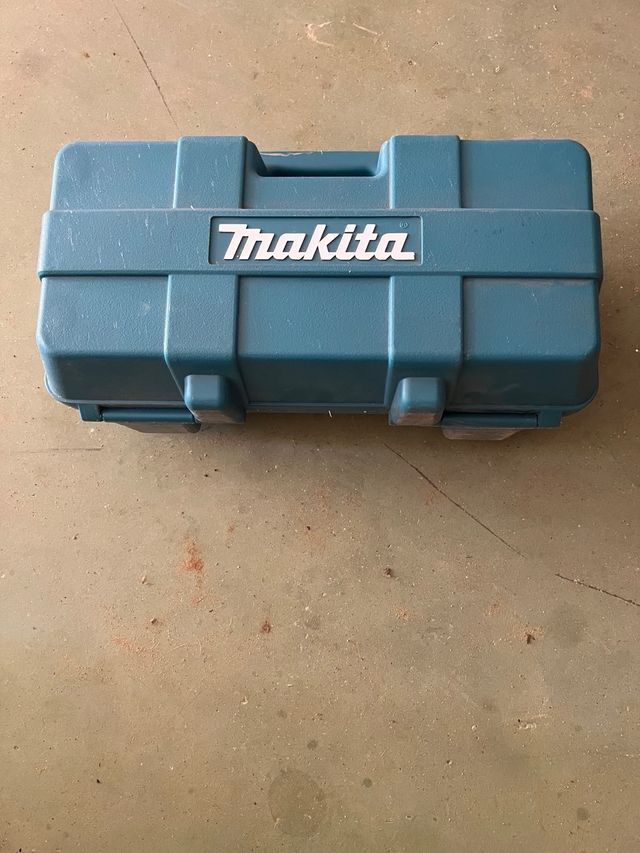 Engalletadora MAKITA para carpinteria