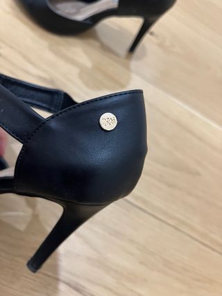 Zapatos negros de tacon