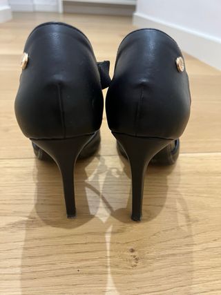 Zapatos negros de tacon