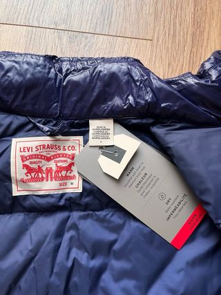 Chaqueta de plumas Levis nueva