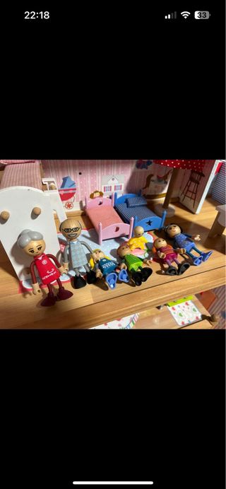 Casita muñecas madera