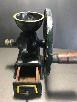 Molinillo de cafe antiguo MJF