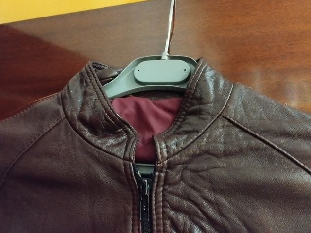 Cazadora de cuero granate