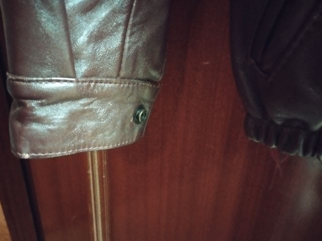 Cazadora de cuero granate