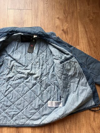 Chaqueta levis nueva con etiqueta