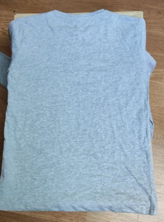 T-shirt cinzenta manga comprida com cavalos