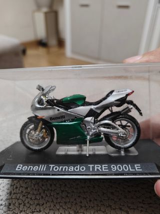 Moto escala 1/24 Benelli Tornado TR900LE