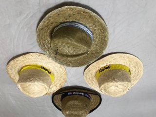 Sombreros de paja nuevos