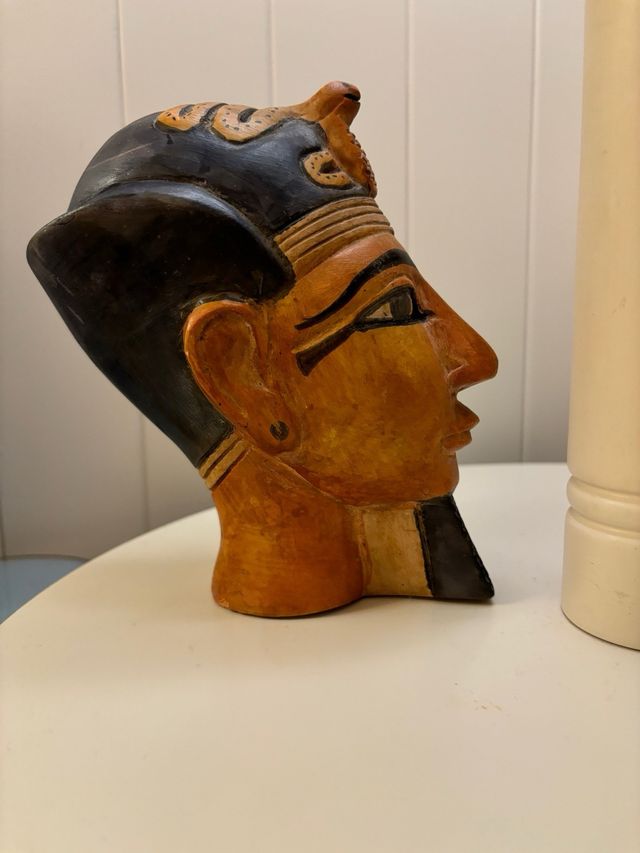 Akenaton terracota policrom. Egipto 1 kg. 240 gr.